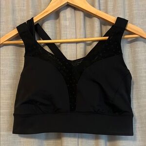 Black Women's Lululemon sports bra
